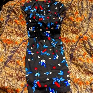 Lovely size 6 cap sleeved form fitting dress